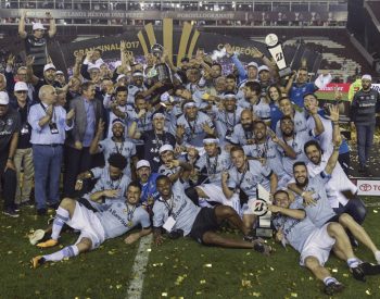 Festa da entrega do troféu da Libertadores. Foto - Juan Mabromata / AFP.