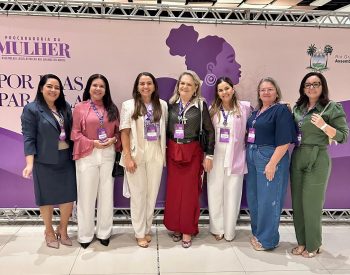 Vereadoras Andreia Brito –(MDB) e a vereadora Juliana Sampaio – (REPUBLICANOS), ao lado de representantes e autoridades presentes no evento realizado em Natal-RN. Foto — ©Assessoria.