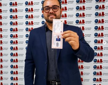 Fágner Azevedo oficialmente tem sua carteira passando a integrar os quadros da advocacia sob o número OAB/RN 24.421. Foto — ©Redes Sociais.