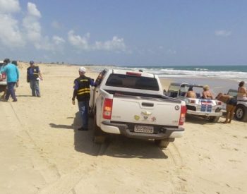 Medida também abordou condutores para checar a documentação dos motoristas e veículos. Foto - Detran.