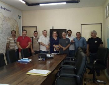 Jackson Dantas/
Deputado Nelter Queiroz (PMDB) em reunião com representantes do DER