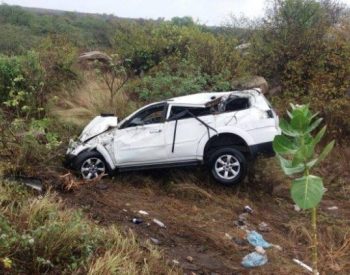 Na Ficha da Polícia.
Motorista perdeu o controle da Pajero por causa da pista molhada
