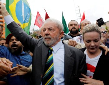 Em um cenário sem o ex-presidente Lula, já que a condenação enquadra o candidato na Lei da Ficha Limpa, Bolsonaro assume a liderança com 22%. ( Foto: Nacho Doce / Reuters )