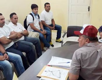 Prefeito Sally e sua equipe de Guardas Municipais.