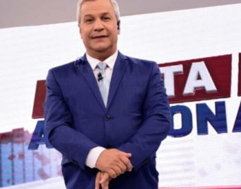 Apresentador chamou Viviany Beleboni de 'raça desgraçada' — Foto: Reprodução