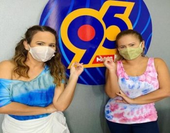 Micarla anunciou seu retorno ao jornalismo postando uma foto no Instagram com sua irmã — Foto: Reprodução/Instagram