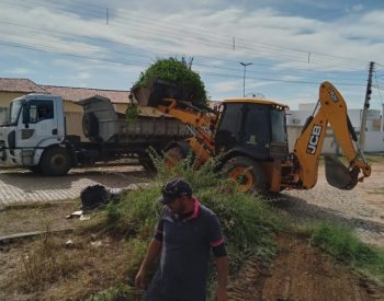 Limpeza de mato no bairro Novo Horizonte e Baixa da Beleza município de Jardim do Seridó. Foto: (Divulgação).