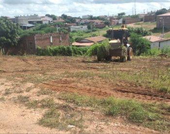 Limpeza de mato no bairro Ana Cunha e Comissão município de Jardim do Seridó. Foto: (Divulgação).