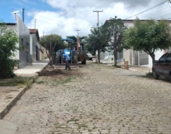 Limpeza de mato nos bairros Matadouro, bandeira Branca e Centro do município de Jardim do Seridó. Foto: (Divulgação).