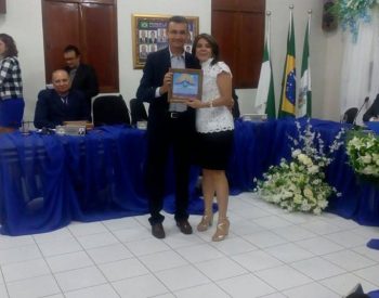 João Eudes recebe à Comenda Antônio de Azevedo Maia. Foto - Facebook.