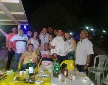 Ex-prefeito Padre Jocimar recebendo o carinho da população de Jardim do Seridó.