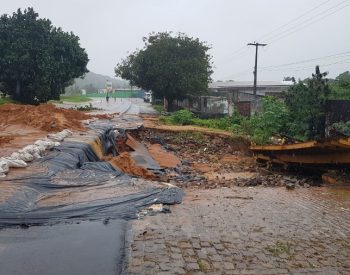 Calamidade pública em decorrência das chuvas na cidade. A. Foto — ©Divulgação.