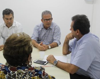 O deputado Hermano Morais (MDB), reuniu alguns de seus apoios no estado para uma conversa preliminar com o pré-candidato ao governo do RN, o ex-prefeito de Natal, Carlos Eduardo. ( Foto: Assessoria )