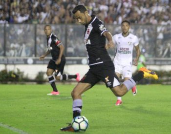 Nenê vem sendo deixado no banco por Milton Mendes (Foto: Paulo Fernandes/Vasco)