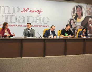 Membros do seminário “Mata Atlântica em pé: fiscalização e recuperação ambiental”. ( Fotos: Sergio Almeida )