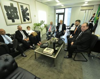 José Agripino junto com Garibaldi Alves, recebe em seu gabinete a comitiva de vereadores de Mossoró. ( Foto: Assessoria )