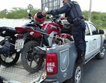 Veículos recuperados pela Polícia Militar. Foto - Passando na Hora.