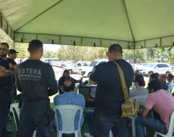 Agentes realizaram protesto da Sejuc, no Centro Administrativo. ( Foto: José Aldenir / Agora Imagens )