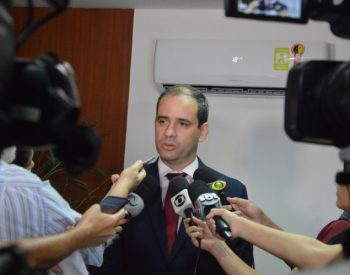 Secretário estadual de Tributação, Carlos Eduardo Xavier, explica motivos da reforma. ( Foto: José Aldenir/Agora RN )