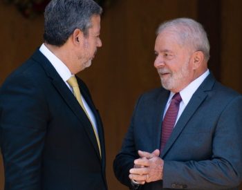 Presidente da Câmara, Arthur Lira (PP-AL) e o Presidente da república Luiz Inácio Lula da Silva (PT). Foto — ©Getty / Imagens.