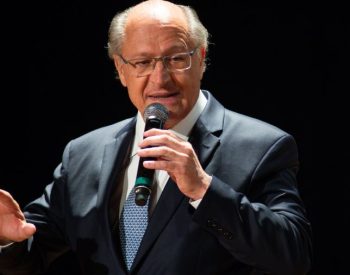 Vice-presidente e ministro do Desenvolvimento, Indústria, Comércio e Serviços, Geraldo Alckmin. Foto — ©Getty / Imagens.