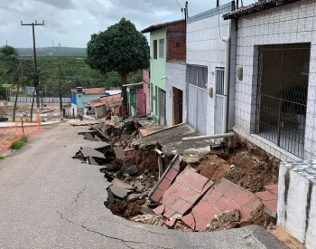 11 casas são interditadas após tubulação da Caern romper em Natal. Foto — ©Gustavo Brendo / Inter TV Cabugi.