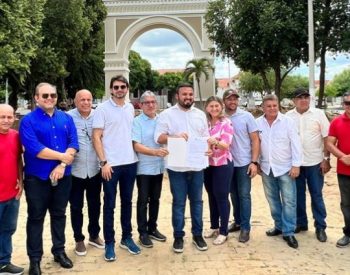 Ordem de serviço foi assinada pelo prefeito Dr. Tadeu, em evento realizado em frente à Igreja de Sant’Ana. Foto — ©Divulgação.