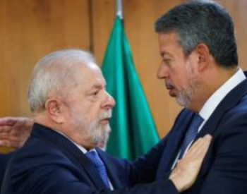 Presidente Lula (PT) e o presidente da Câmara, Arthur Lira (PP-AL). Foto — ©Adriano Machado/Reuters.