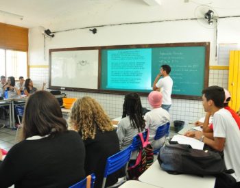 Salário-educação é uma das principais fontes de recursos para o desenvolvimento da educação pública no Brasil. ( Foto: José Aldenir / Agora Imagens )