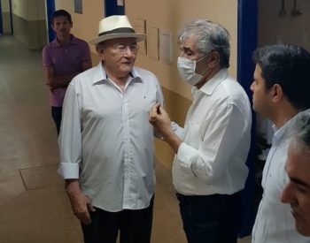 Vivaldo Costa visita Hospital Doutor Percílio Alves de Oliveira (Foto: Divulgação/Assessoria)