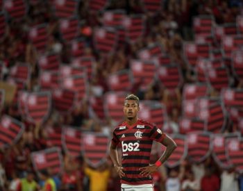 Resultado frustrou os torcedores e o elenco flamenguista — Foto: Mauro Pimentel/AFP