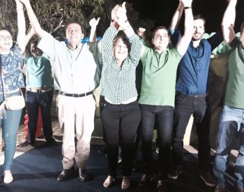 Carlos Eduardo elogiou o talento de Goreti e se disse impressionado com a presença popular num ato de pré-campanha (Foto: Divulgação)