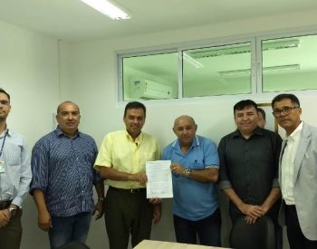 Carlos Eduardo recebe frente potiguar em defesa do saneamento básico. ( Foto: Assessoria )