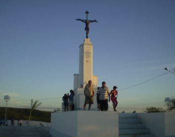 Deputado solicita a pavimentação asfáltica da estrada que liga o centro da cidade de Pedro Velho ao distrito de Caraúba do Padre à estátua do Cristo Crucificado. ( Foto: Assessoria )