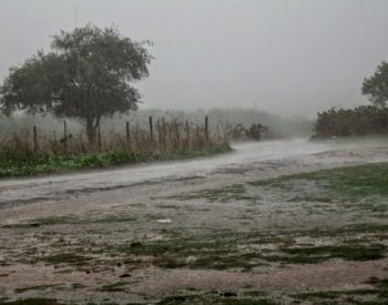 As chuvas banharam várias comunidades no Seridó até a madrugada deste sábado (Foto: Reprodução)