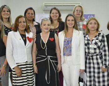A parlamentar foi homenageada com a concessão de um certificado de honra ao mérito pela parceria na realização do projeto “Mulher, Viver com Dignidade