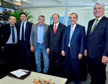 Senador José Agripino com o presidente da FEMURN e prefeitos potiguares - Fotos: Mariana Di Pietro.