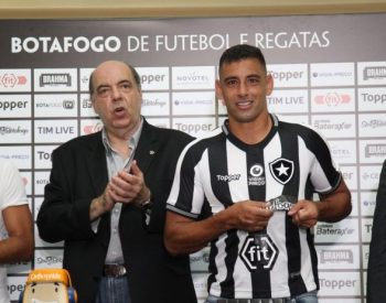 Diego Souza foi apresentado neste sábado para a torcida botafoguense (Foto: Vitor Silva/SSPress/BFR)