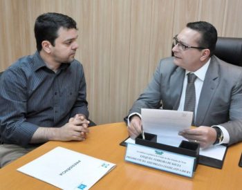 Pré-candidato a deputado estadual, Dr. Tiago Almeida e o presidente da Assembleia, Ezequiel Ferreira (Foto: Reprodução)