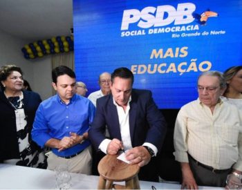 Presidente estadual do PSDB, Ezequiel Ferreira abonou a ficha de filiação do médico Dr. Tiago Almeida (Foto: Divulgação/Assessoria)