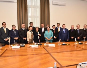 O Grupo segue em busca de financiamentos para o setor de Agricultura Familiar com a vice-ministra de negócios estrangeiros e cooperação internacional, Marina Sereni e os ministros Plenipotenciários Giuseppe Cavagna e Antonella Cavalari. ( Foto: Elisa Elsie )