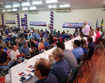 Encontro nas terras de Santa Luzia reuniu mais de 400 pessoas no auditório do Hotel VillaOeste (Foto: Divulgação/Assessoria)