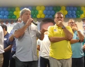 Durante evento no Hotel Rifoles o deputado estadual Tomba Farias fez um duro discurso, mostrando ao eleitorado as contradições do discurso do PT com a prática política que ele exerce ao chegar ao poder. ( Foto: Assessoria ).
