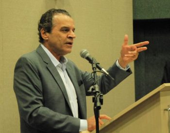 Assessoria de Carlos Eduardo nega a participação de Henrique. ( Foto: José Aldenir / Agora imagens )
