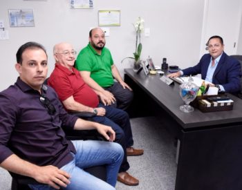 Ezequiel Ferreira recebe ex-prefeitos de Canguaretama - (Foto: Assessoria de Comunicação)