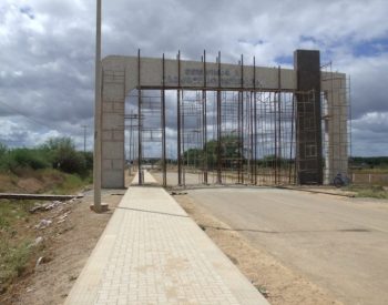 Pórtico em construção da cidade de São José do Seridó.
