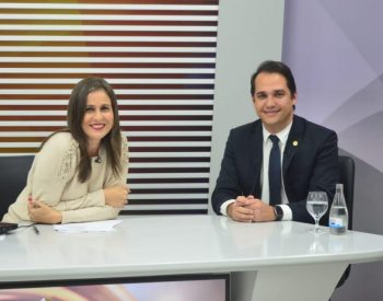 Apresentadora da TV Ponta Negra, Margot Ferreira e o deputado estadual Kleber Rodrigues — Foto: Divulgação