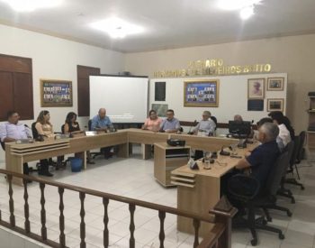 O técnico da 4° Regional de Saúde, Francisco Batista, deu início à audiência pública sobre a ação de combate ao mosquito Aedes Aegypti.