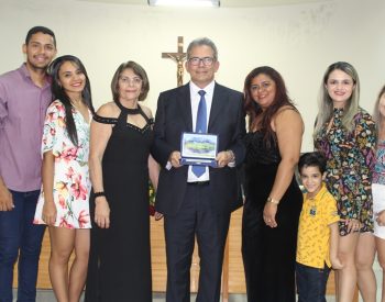 Deputado Hermano Morais recebendo título de cidadão Triunfense Potiguar. Foto - divulgação.
