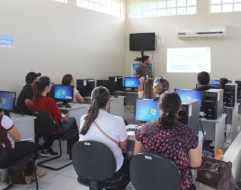 Gestores, professores, supervisores e secretários escolares do município - Foto Divulgação.